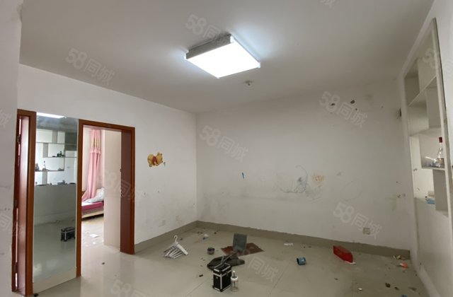 交通便利 楼龄新 南北通透 商品房 刚需小三居 精装修