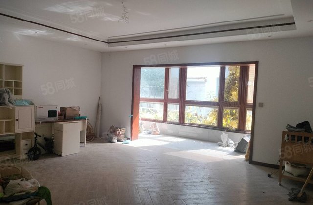 开发区双拼别墅，刚刚做完装修未住，5室带院，动静分区明确，，