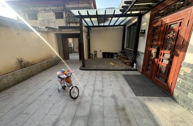 市中 一楼带80大院 独门独院 恒昌小区4室 免大税