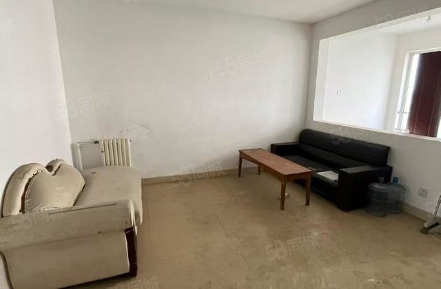 奥森花园 3室1 厅价格可谈带储藏室