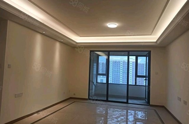 一万的四室哪里找，四叶草户型还带车位，证过两年随时看房