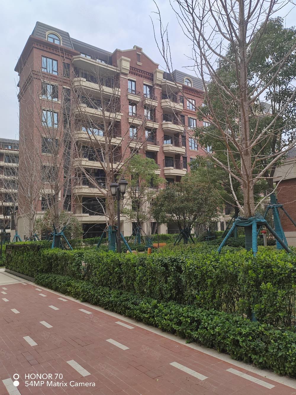 金地艺境3室2厅2卫116㎡南北88万