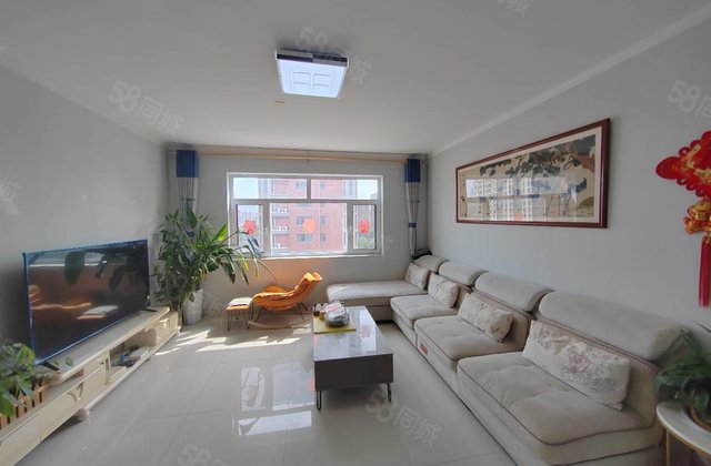 精装好房 带电梯 购物方便 中间楼层采光好 楼龄新 南北通透