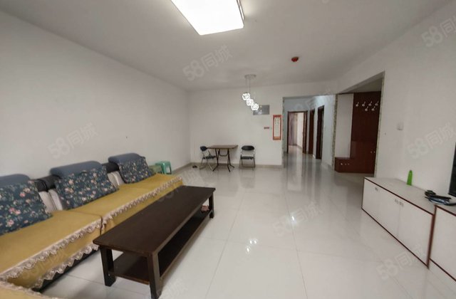 房东急售。昌润路东 壹号广场附近 带储藏室免大税 可按揭。。