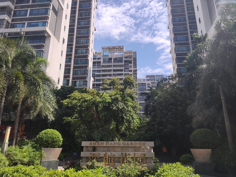 笋深航花园 近地铁口 省级骏威 急售低于市场价30万