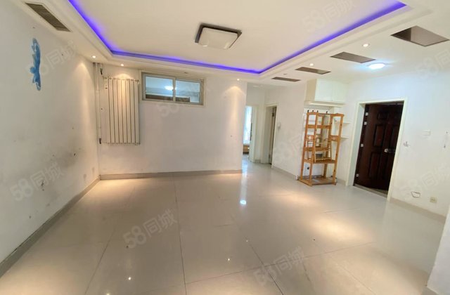 2010年建，馨苑小区，三室，七中旁，送储藏室，中间楼层地暖