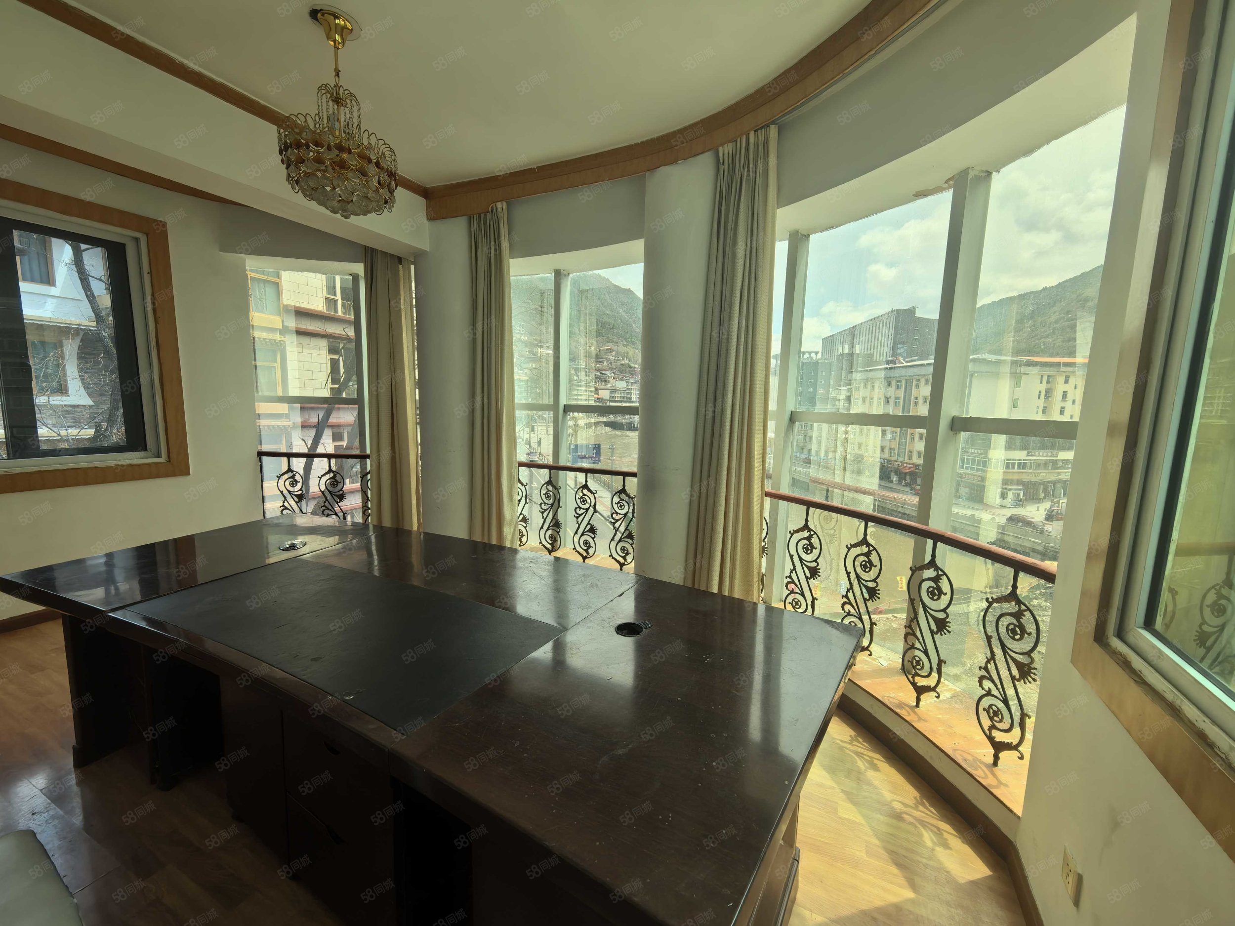 马尔康市税务局家属院3室2厅1卫129.76㎡南87万