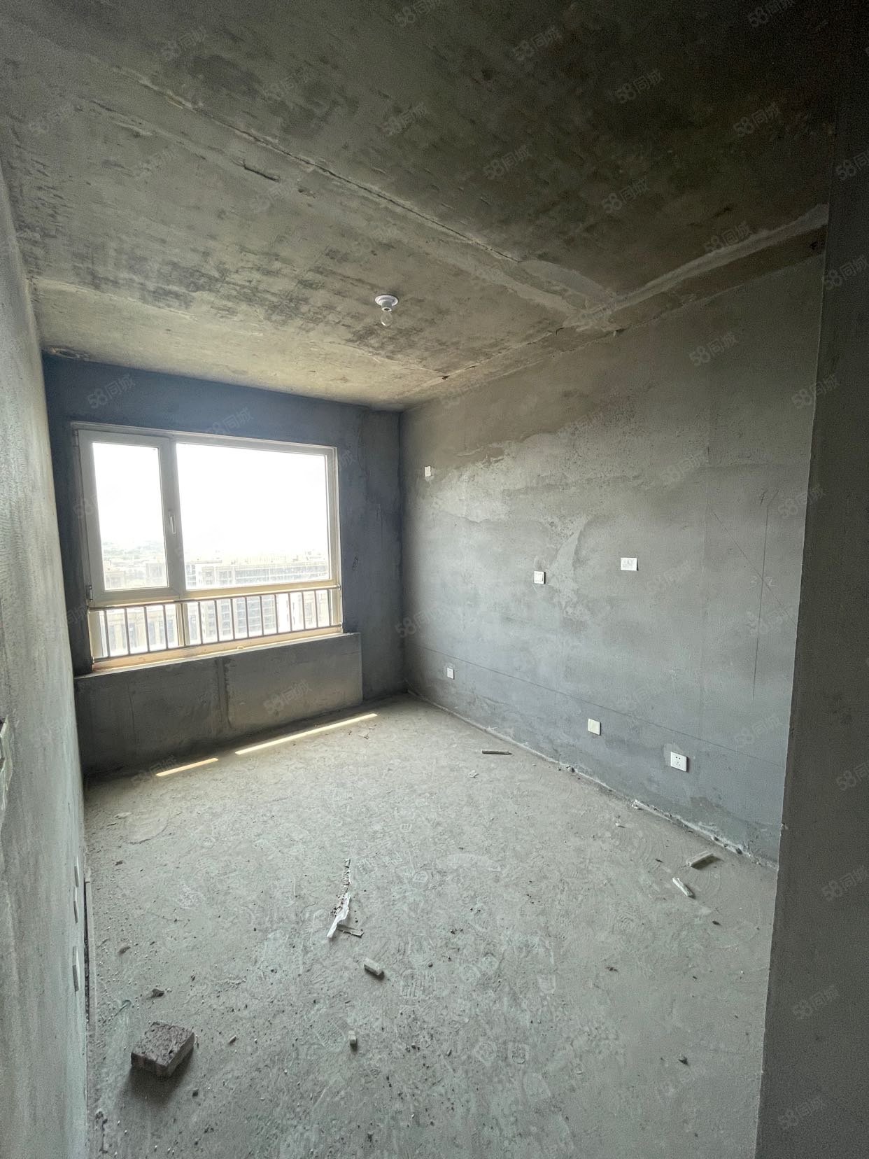 凯泽翡翠城(A区)3室2厅2卫145㎡南71万