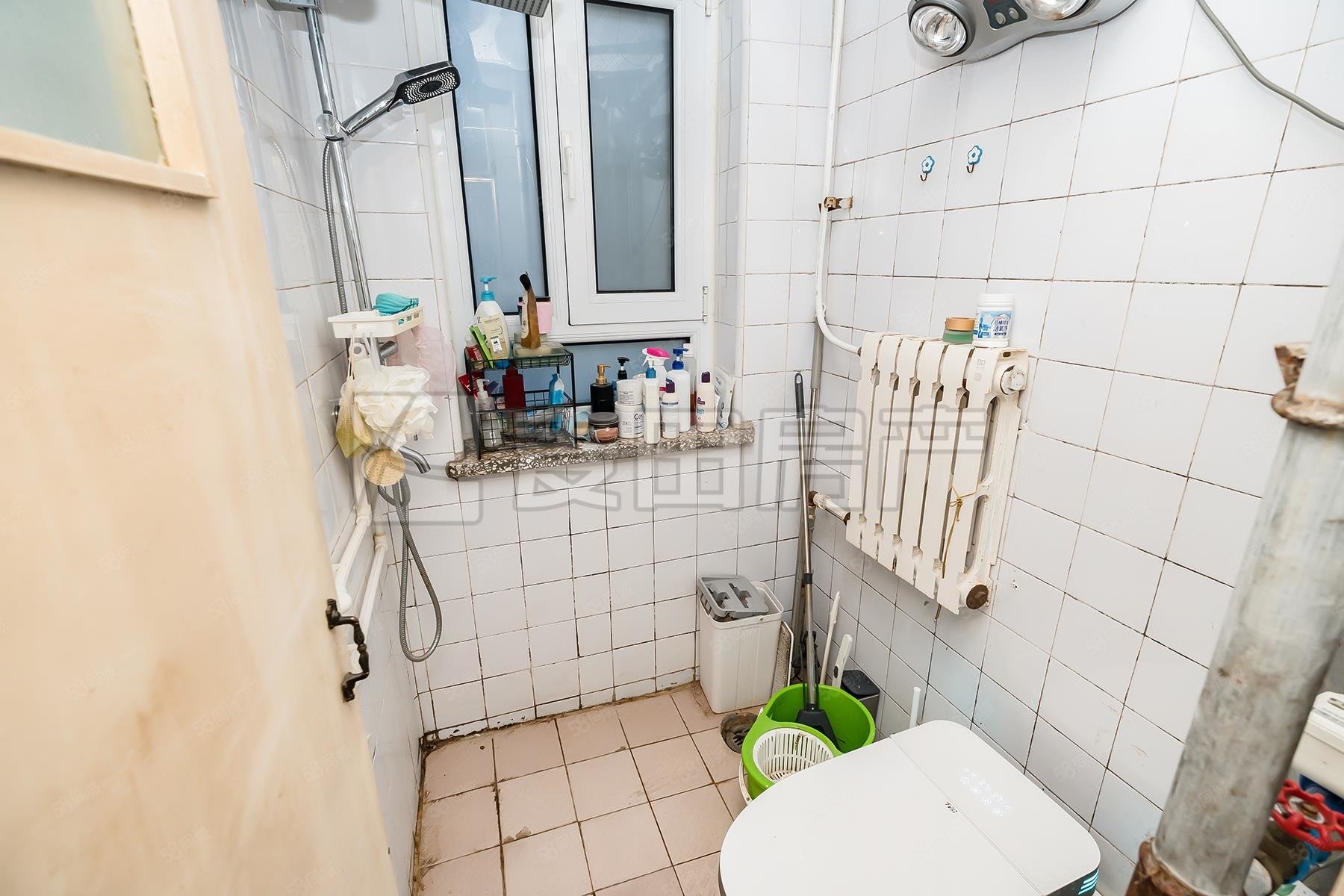 環(huán)山村小區(qū)3室1廳1衛(wèi)93.8㎡南北319萬