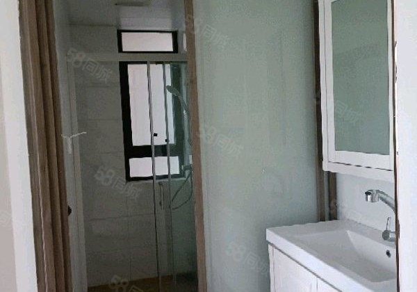 一楼带院子 开发区国岳府洋房 送车位储藏室 随时可以