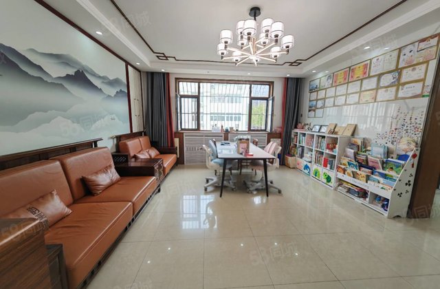 40平车库  实验 阳光  颐馨园 精装三室。