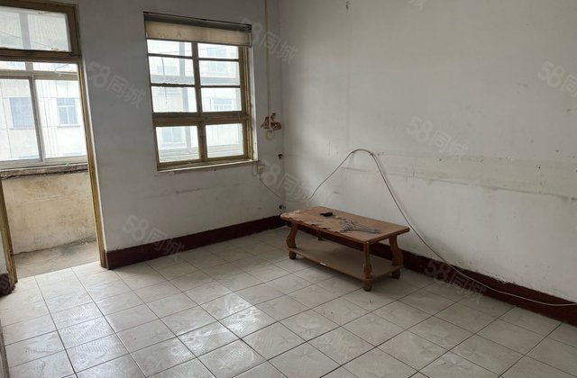 诚信出售 兴华东路表厂家属院 中间楼层采光好 诚意出送地下室