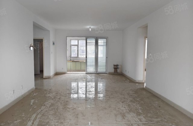 急售151平，送车位储藏室，三叶草户型，随时看房