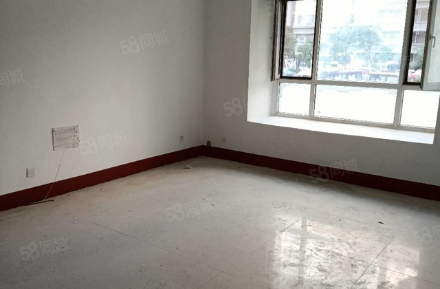 莲湖湾畔 小区 前排刚需一楼 采光通风都很好 单价只合五千