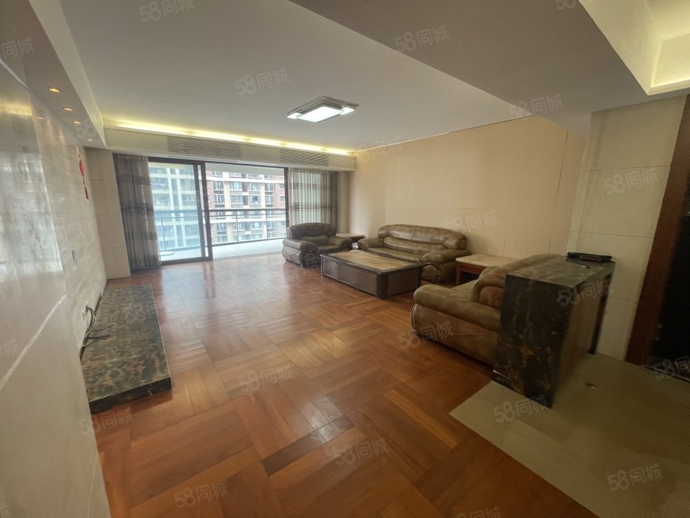 中信华府  大户型五房二厅三卫双阳台248平繁华地段配套成熟