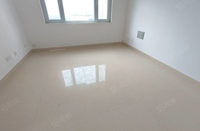 东昌壹号院旁边，鑫亚公司家属院，三室东边户，带储藏室车位