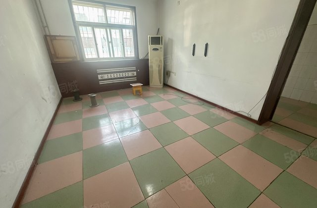 建设路 花园路路口 三室 采光好 户型好 步梯3层，带储藏室