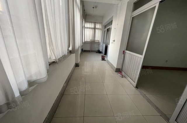 湖边大平层  财局家属院  四室朝阳双阳台 有钥匙随时看房