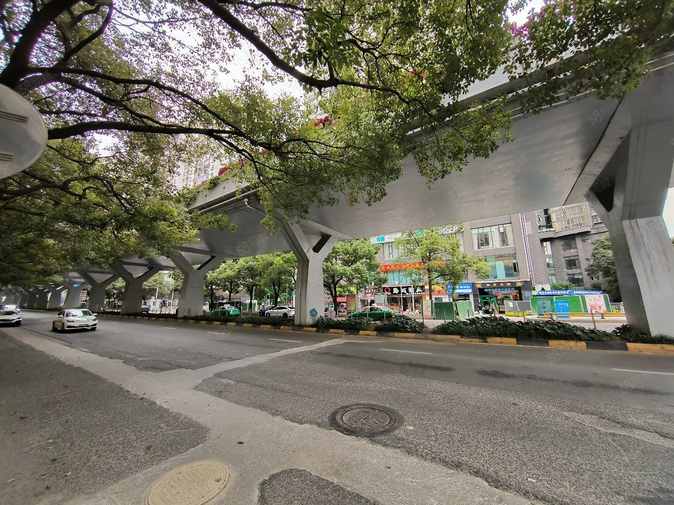 中山中天广场都司路5961号3室2厅2卫136平方米