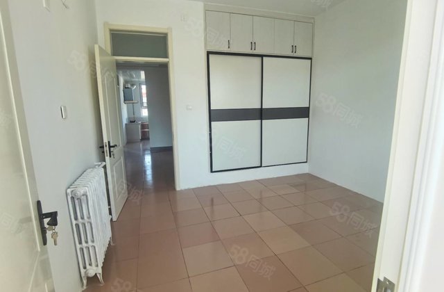 文轩本部，八中外国语，出门就是二实验，正三室，房子干净，有钥