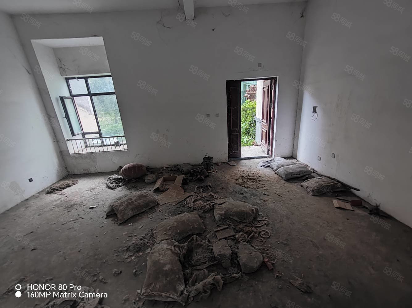 维也纳庄园5室2厅3卫278㎡南北208万