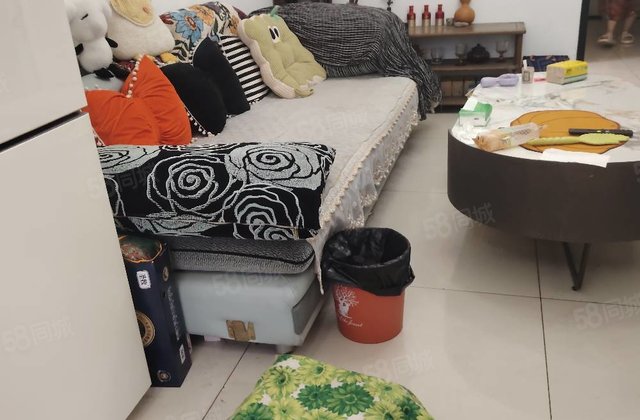 闸口 南北通透 带车位储藏室。 有电梯 正规商品房