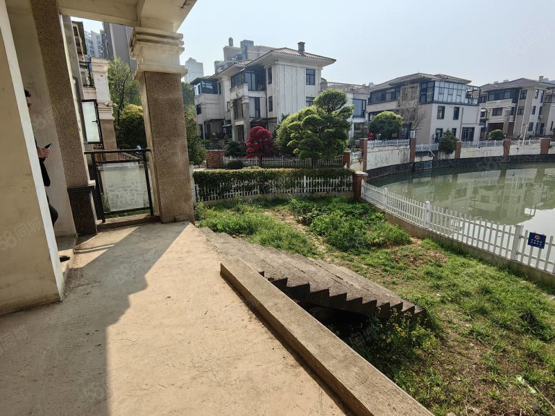 德和沁园(别墅)5室2厅4卫281㎡南北569万