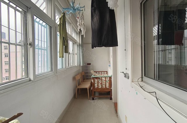 东昌中学旁滨河花园精装修