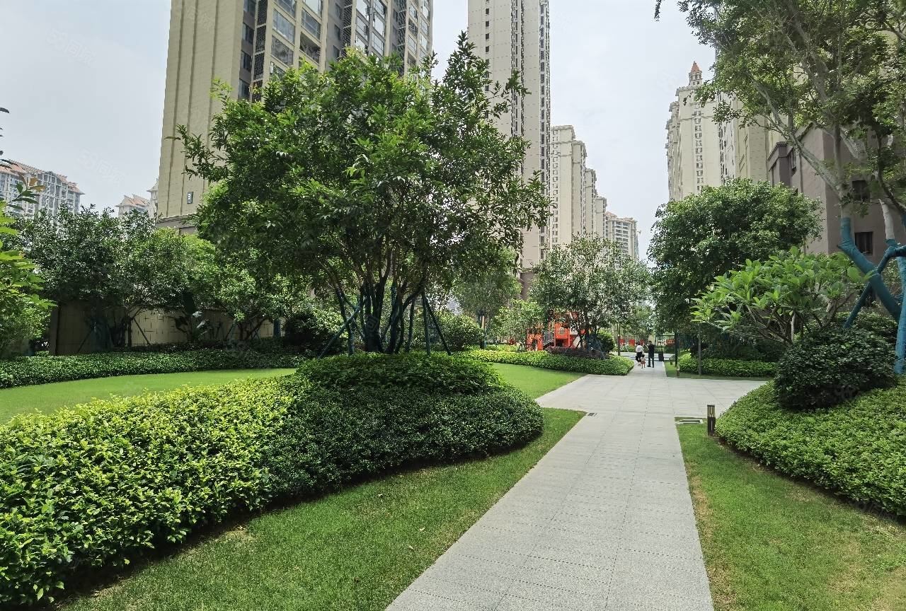 公园天下104平3房2卫房东重装送家具家电拎包入住