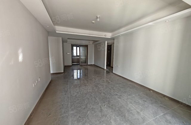 三叶草，送车位储藏室，急售，好楼层小高层，新一中外国语。