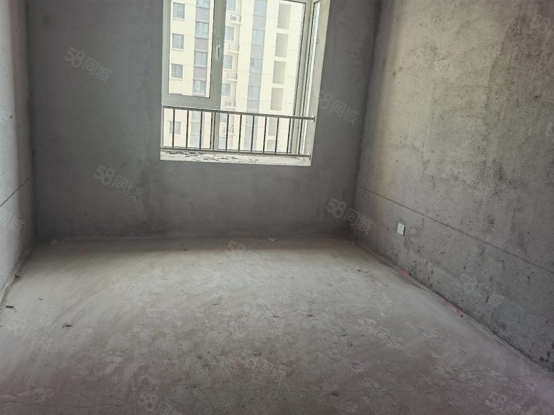 盛世华庭城上城3室2厅2卫146㎡南北98万