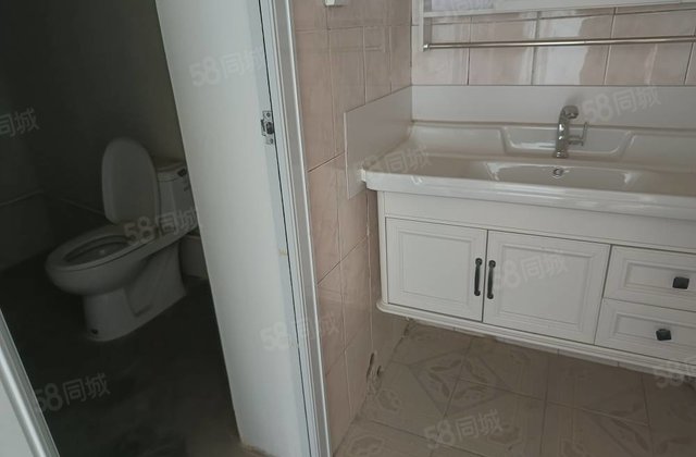 房东急售！人民公园育新街 孝心楼层三室  低楼层  低公摊