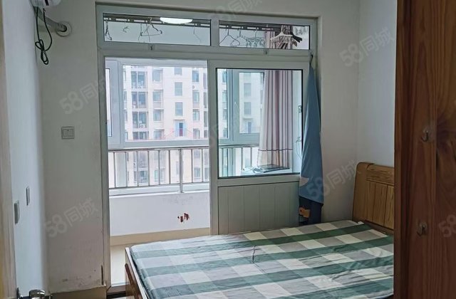 二中，陈口，锦绣香堤，三室65万，免大税送储藏室