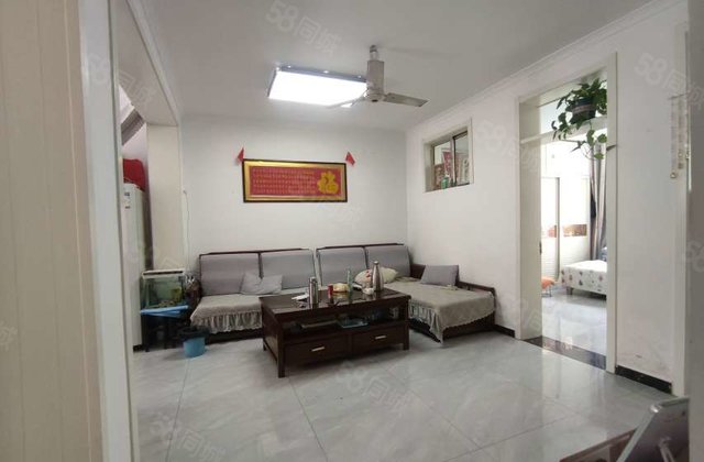 月亮湾一楼带院子三室两厅一卫一厨精修仅售59万