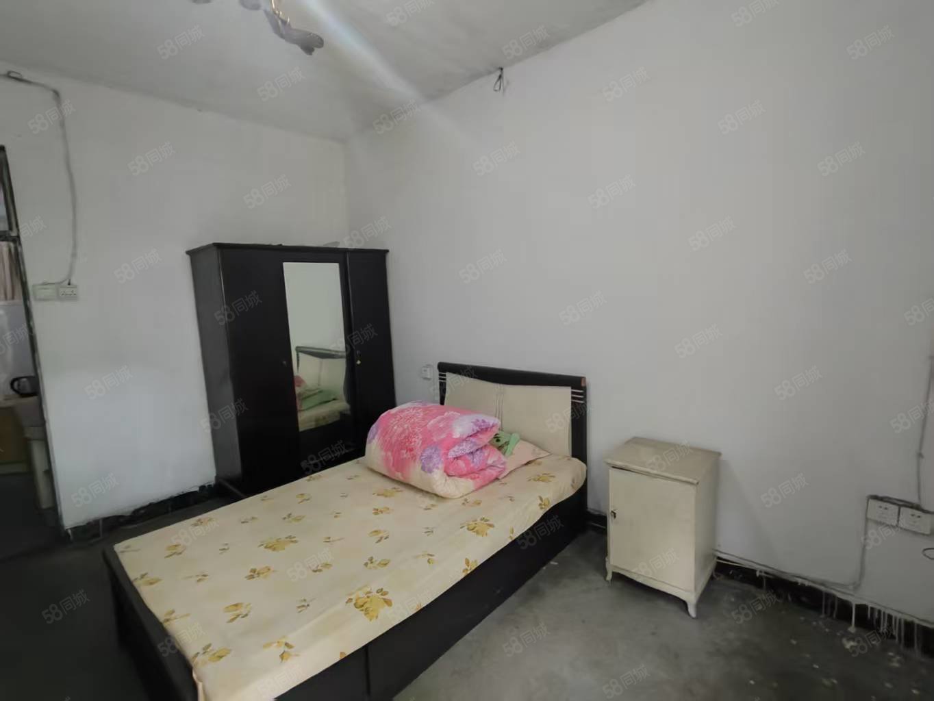 沿河小区3室2厅1卫70㎡南北31.8万