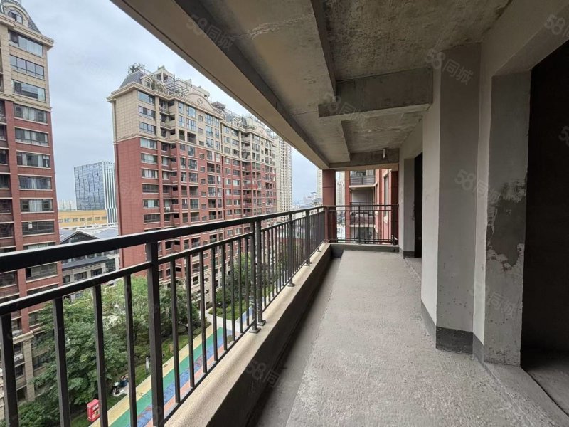 合景启城4室2厅2卫165㎡东南110.6万