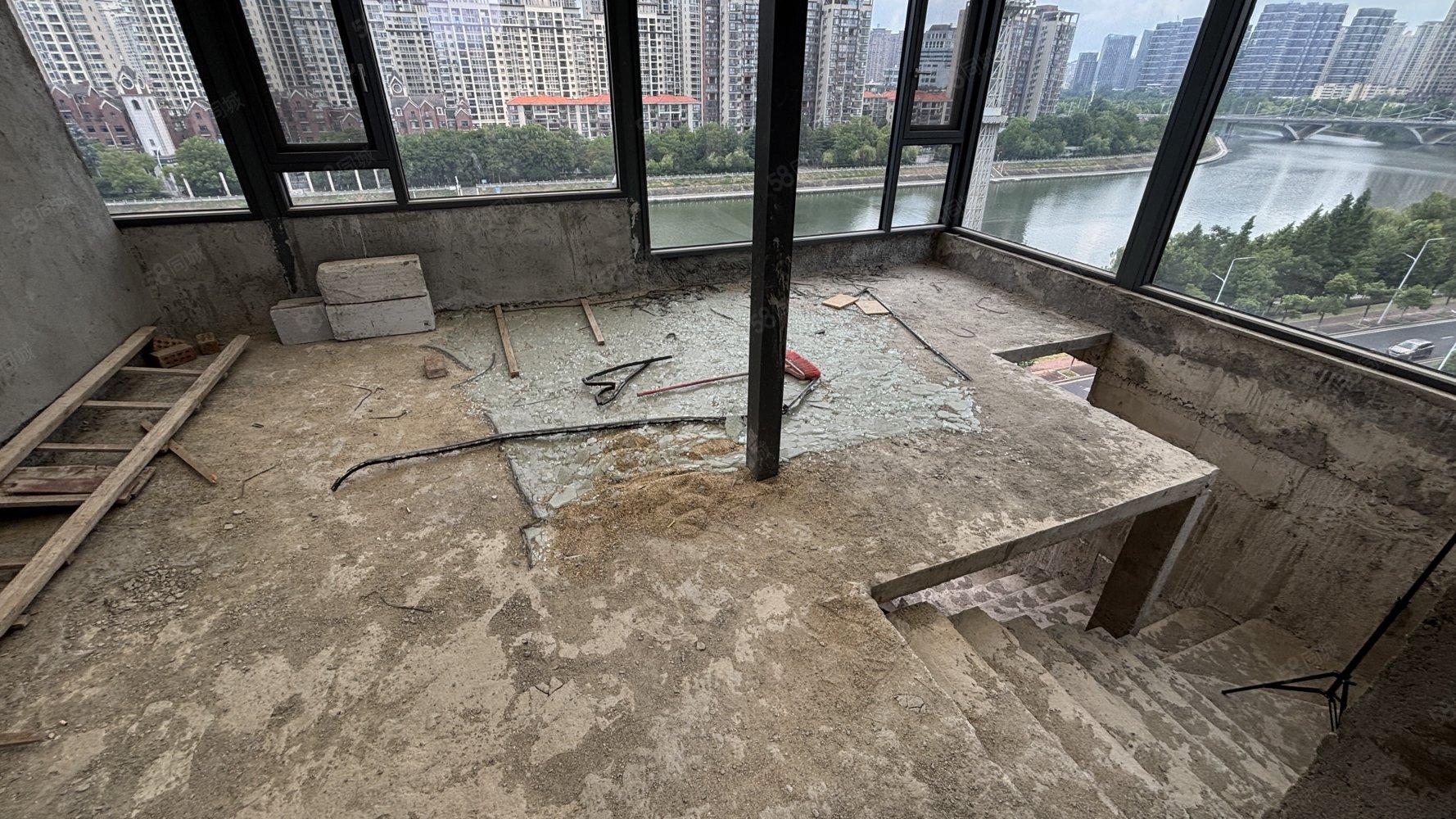 秀江印象7室2厅2卫270㎡南北150万