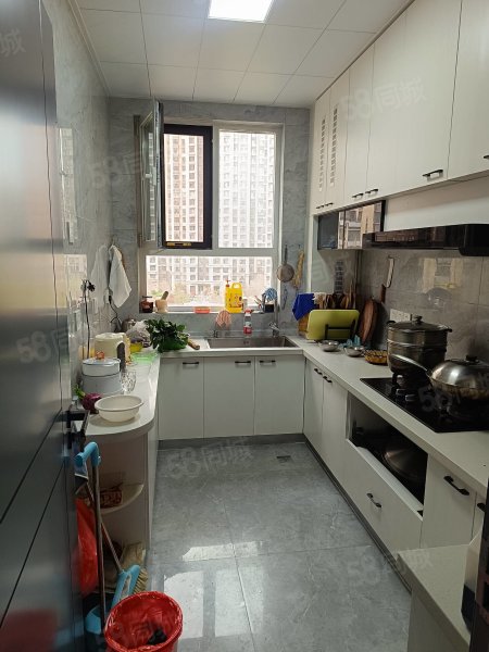 阳光一品135万精装修四室两厅两卫带车位储藏室