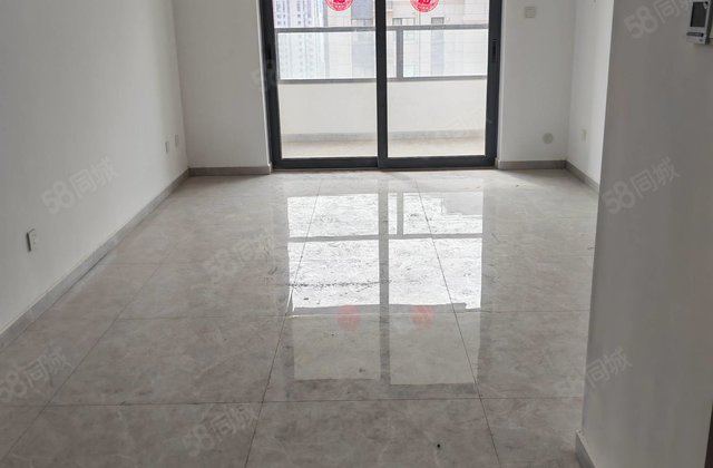 理想城三室未住新房，随时过户，带车位储藏室72万