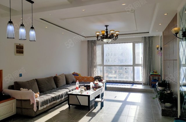 鑫维金座 电梯17层 118.58平 精装带物 拎包入住