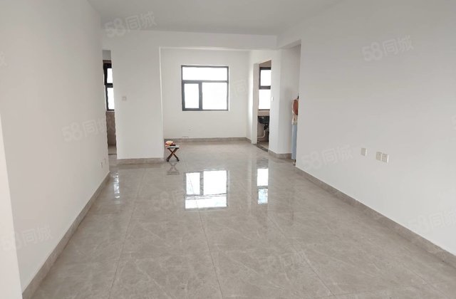 莲湖新城 新房未住 带车位储藏室 免大税 三叶草户型