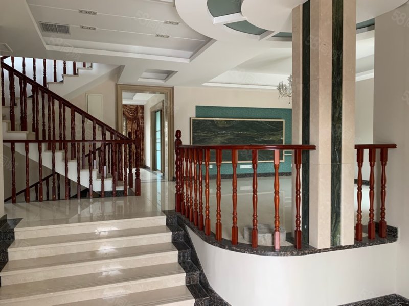 华航名人世家7室4厅5卫402㎡南北928万