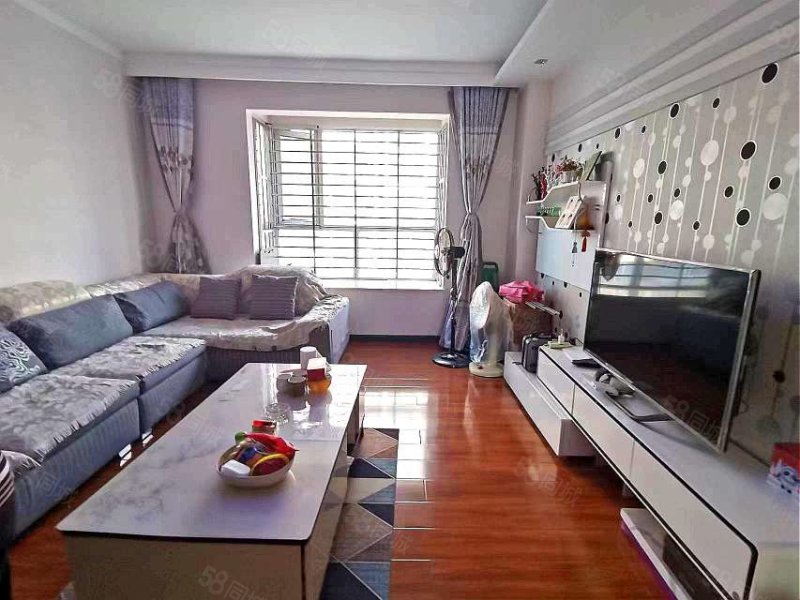 南北通透正规商品房交通便利双卫精装修板楼