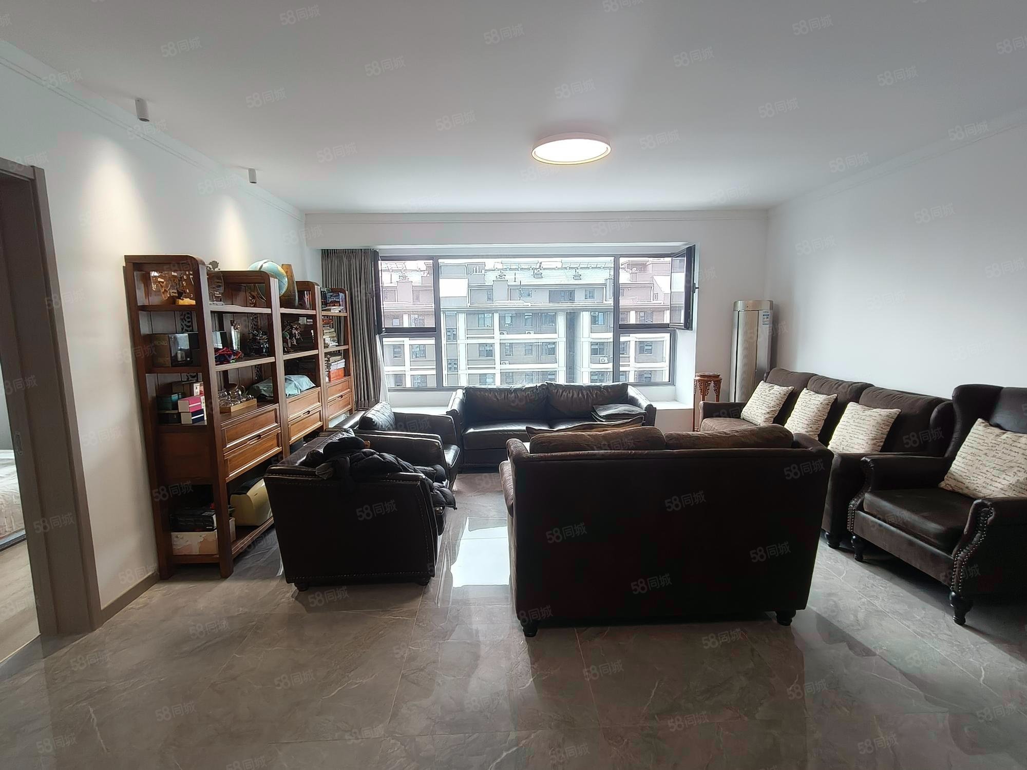 越秀天恒懷山府(1號院)4室2廳2衛(wèi)141.23㎡南北480萬