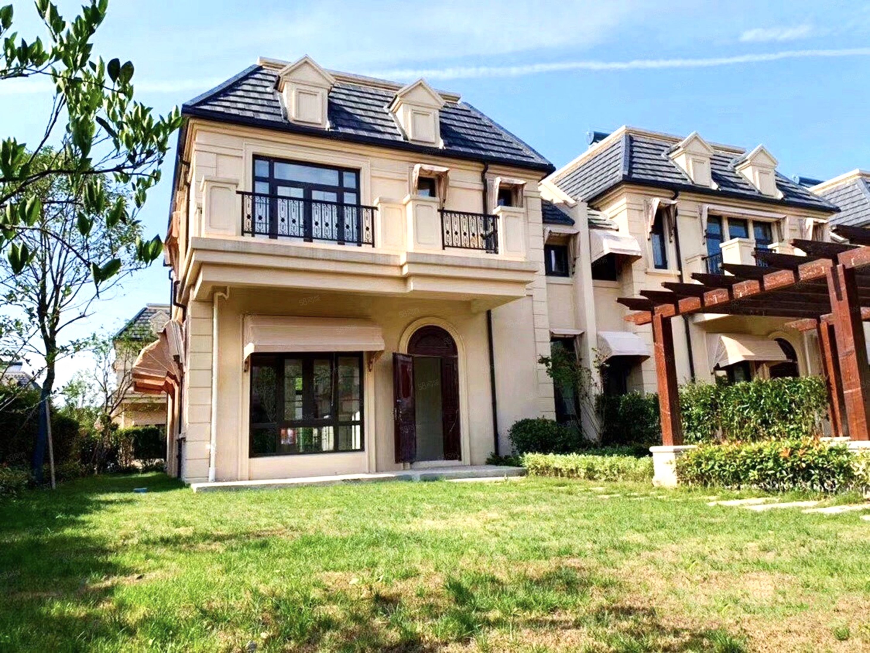 云湖御墅4室2厅3卫138㎡南420万