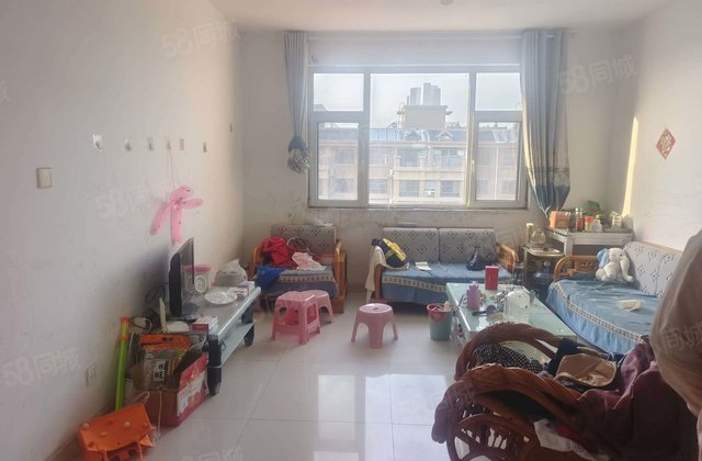 嘉明万豪电梯好楼层，两室两厅，房东诚心出售，价格还可以商量。