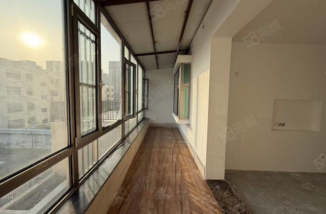 市中心汽车总站别墅中华苑南苑别墅！赠院子露台！赠车库金柱康城