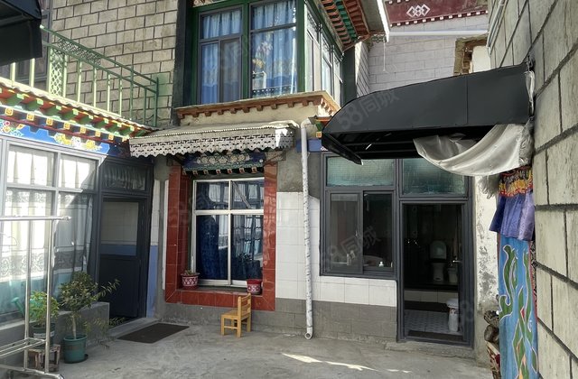 泽当社区4室1厅260㎡135万二手房图片