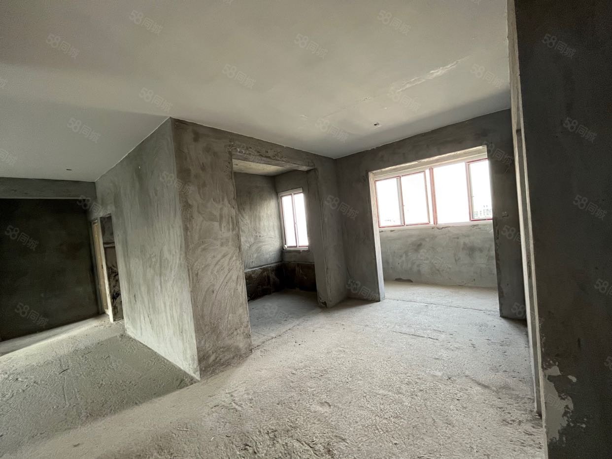 常隆花园3室2厅2卫121.73㎡南60万