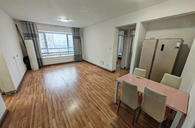 东边户，大三居，新一中外国语培文，送车位储藏室，看房很方便。